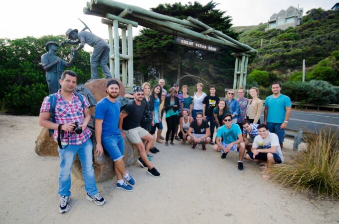 Melbourne: 2-Day Great Ocean Road & Grampians Tour - Experienced Driver and Guide