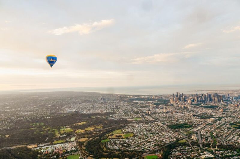 Melbourne: Balloon Flight at Sunrise - Observation of Landmarks