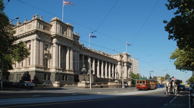 Melbourne: City Highlights, Suburbs & Laneways Bus Tour - Views of the City Skyline