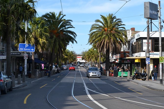 Melbourne City Tour: Sporting Icons and the Bayside - South Melbourne Market