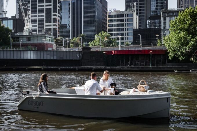 Melbourne: Electric Picnic Boat Rental on the Yarra River - Private Group Experience
