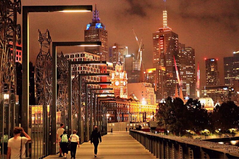 Melbourne: First Discovery Walk and Reading Walking Tour - Tour Experience