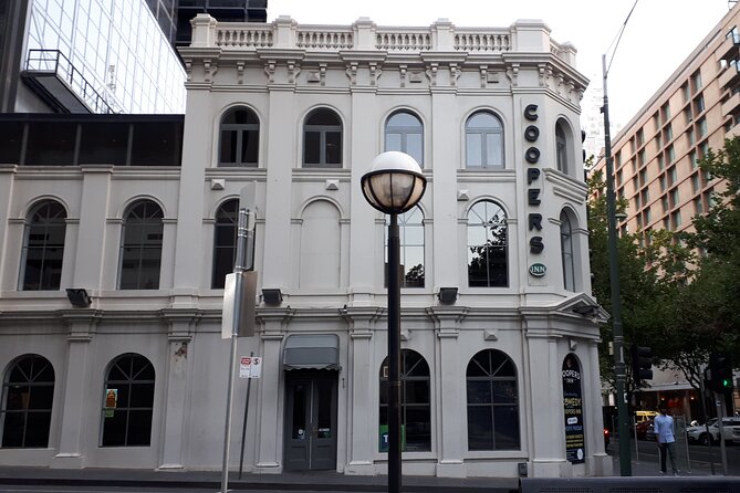 Melbourne Historical Walking Tour: Crime, Gangsters & Lolly Shops - Infamous Gangsters and Little Lon