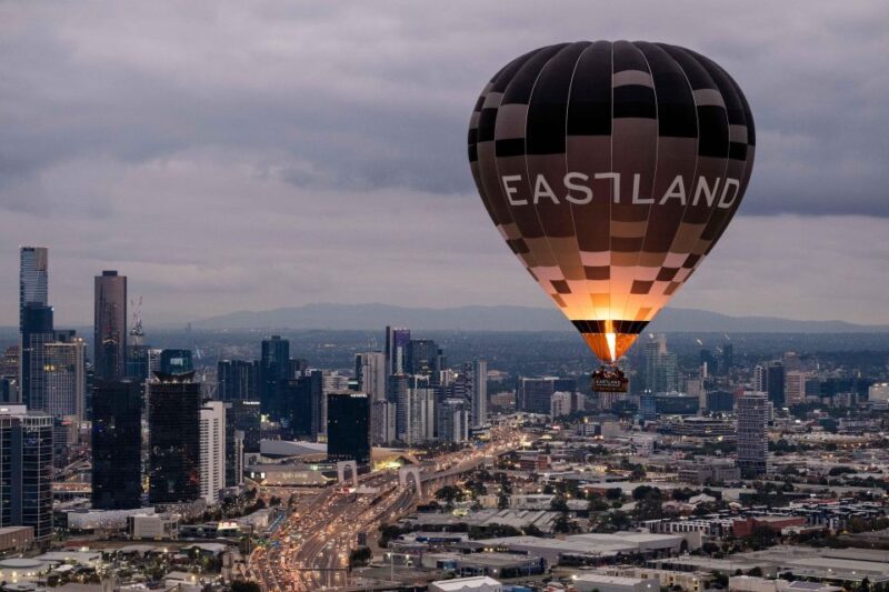 Melbourne: Sunrise Hot Air Balloon Experience With Breakfast - Key Points