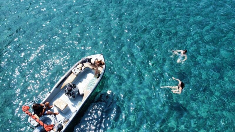 Mélos: a Tour of the Coasts of Mélos With or Without a Captain - Key Points
