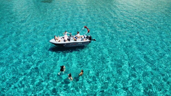 Mélos: a Tour of the Coasts of Mélos With or Without a Captain - Whats Included