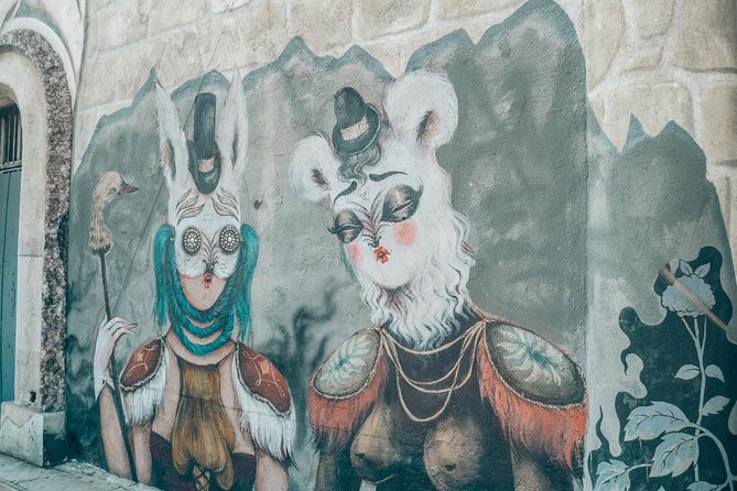 Melrose Self-Guided Tour of Instagrammable Places With Fun Facts and Photo Ops - Interactive Installations and Sculptures