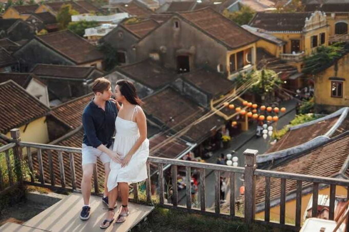 Memorable Photoshoot and Private Guided Walking Tour - Professional Photoshoot Experience
