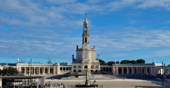 Memorable Private Full Day Tour in Fátima, Nazaré, Óbidos - Pickup Location and Alternatives