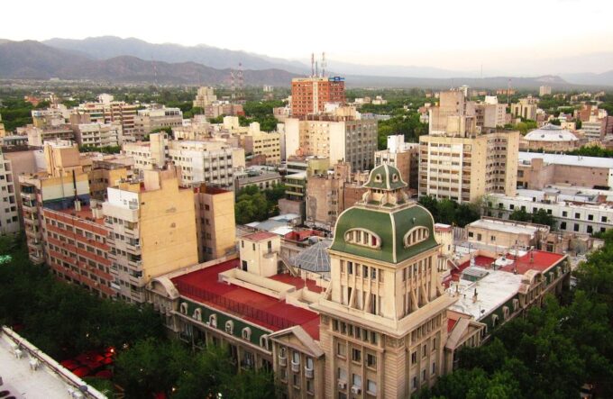 Mendoza: Half-Day Sightseeing Tour - Tour Guide and Language