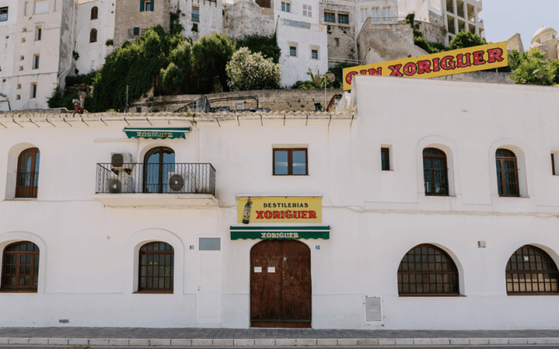 Menorca: Mahon Guided Walking Tour With History & Tastings - Visit to Artisanal Avarcas Menorquinas Shop