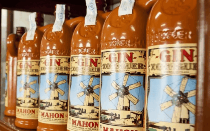 Menorca: Mahon Guided Walking Tour With History & Tastings - Local Tastings and Experiences