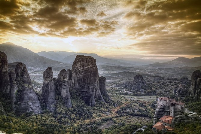 Mercedes Private Tour Meteora - Thermopylae - Exploring Meteora