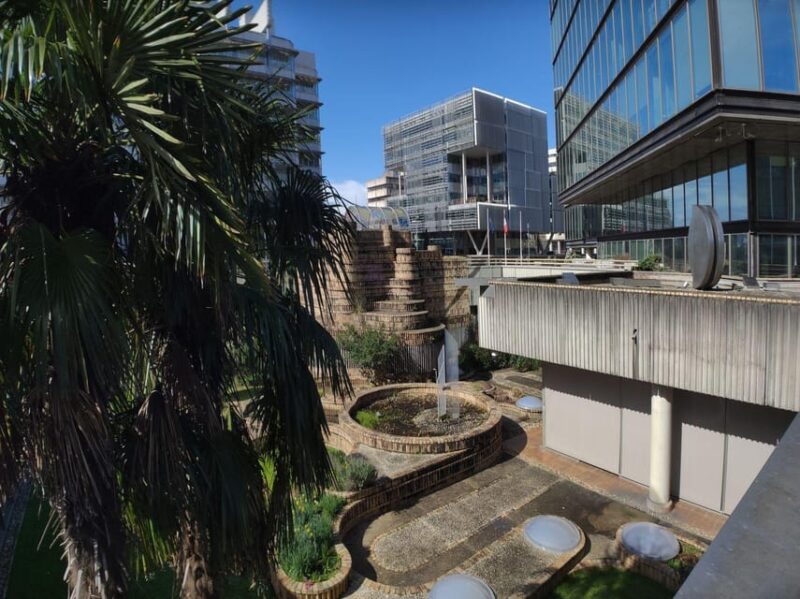 Meriadeck In App Tour: Contradictory District of Bordeaux - Explore the Meriadeck Pond and Fountain