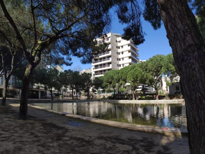 Meriadeck In App Tour: Contradictory District of Bordeaux - Immersive Audio Guide Experience