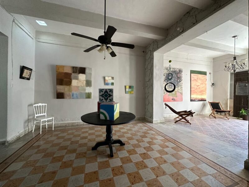 Mérida: an Immersive Experience Visiting Artists' Studios. - Artist Interaction