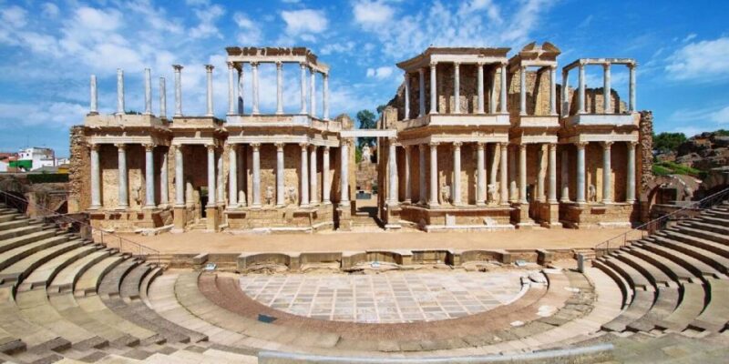 Merida: Guiding Walking Tour With Theater and Amphitheatre - Language and Suitability