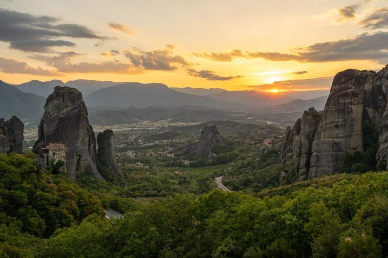 Meteora Evening Tour With Breathtaking Sunset View - Itinerary Highlights