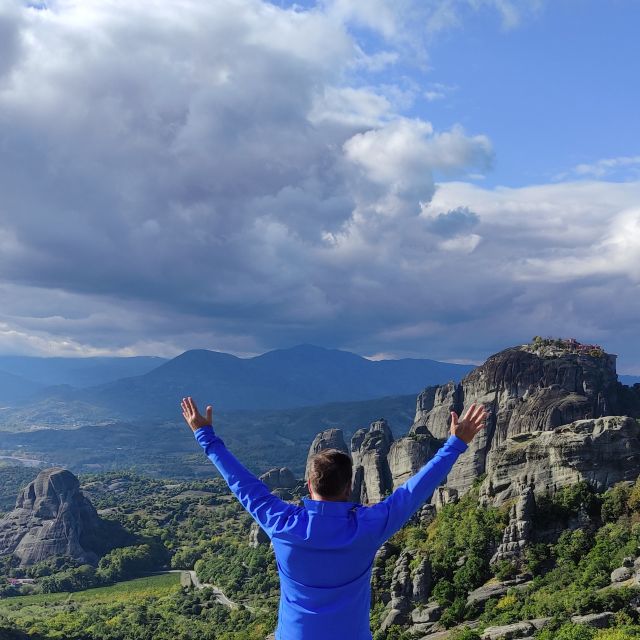 Meteora: Private Day Trip From Thessaloniki - Experiencing Authentic Greek Cuisine in Kalabaka
