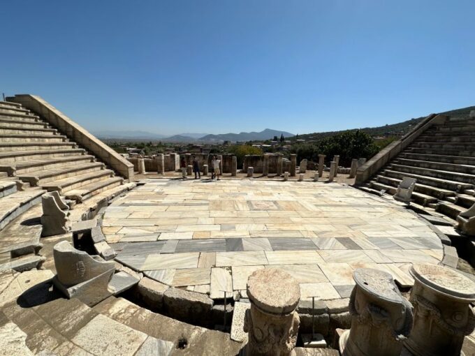 Metropolis Ancient City Tour From Kusadasi Port With Lunch - Explore Well-Preserved Ruins