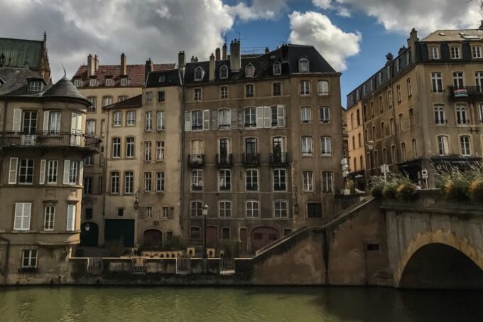 Metz: City Exploration Game and Tour - Navigation and Pace
