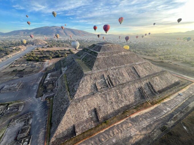 Mexico City: Balloon Flight, Breakfast in Cave and Pyramids - Cave Restaurant Breakfast