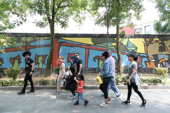Mexico City: Book A Local Host - Accommodating Group Sizes and Accessibility