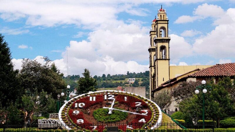 Mexico City: Discover Puebla, Cholula, and Tonantzintla - Exploring Cholulas Pyramid