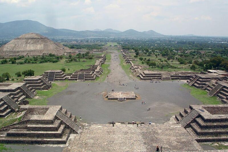 Mexico City: Teotihuacan and Guadalupe Shrine Tour - Plaza De Las Tres Culturas