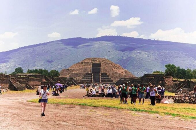 Mexico City: Teotihuacán Pyramids Tour - Plaza De Las Tres Culturas
