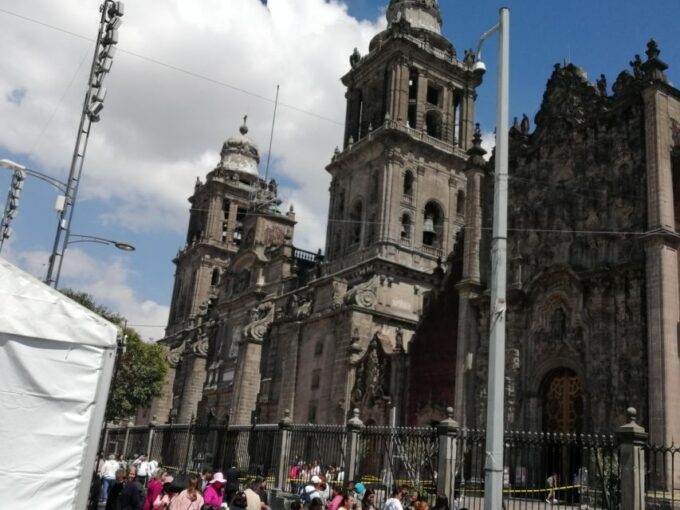 Mexico Citys Historical Sights: Audio Guided Walking Tour - Tour Features and Accessibility