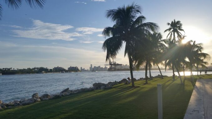 Miami: 2-Hour Art Deco Bike Tour - Meeting Point and Duration