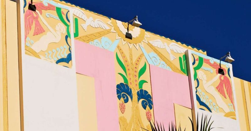 Miami: Art Deco Walking Tour With Optional Cocktails - Experienced Tour Guides