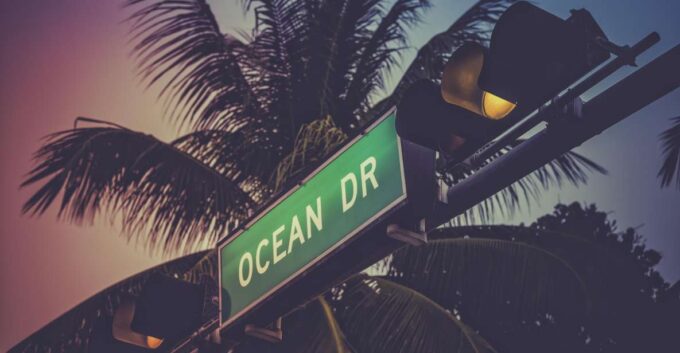 Miami Beach Bar Tour: Art Deco & Neon Lights With Historian - Tour Inclusions