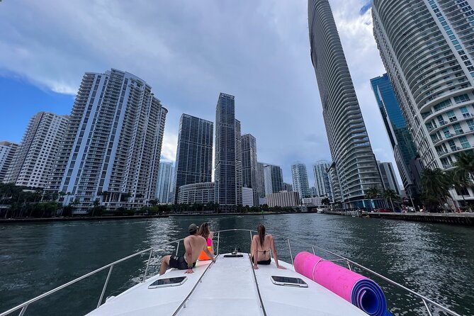 Miami Beach Luxury Yacht Adventure: Explore Stunning Coastline - Unforgettable Miami Beach Adventure