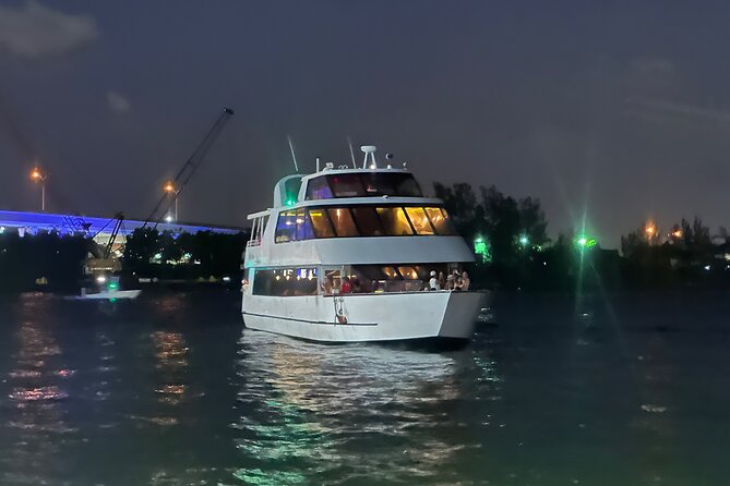 Miami Boat Party on 2 Level Luxury Yacht and Cash Bar - Onboard Refreshments and Pricing