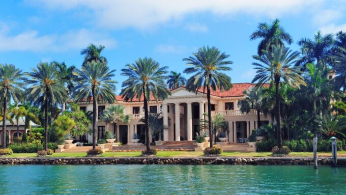 Miami: Celebrity Homes & Millionaire Mansions Boat Tour - Transportation and Accessibility