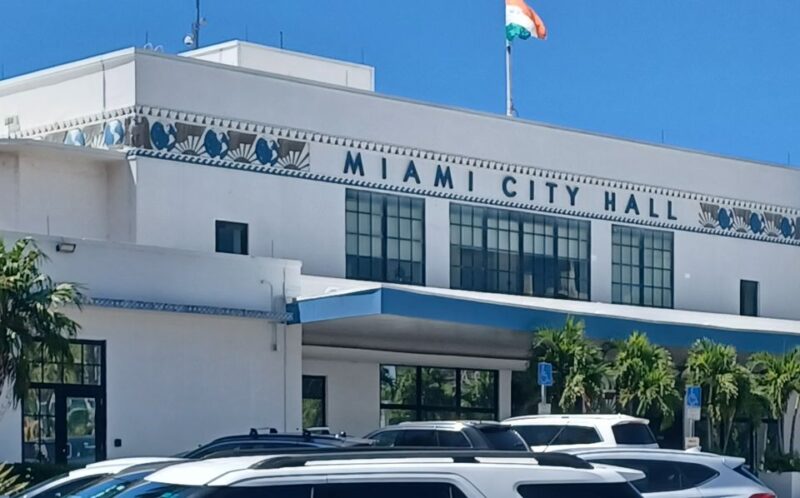 Miami: City Tour & Cruise of Biscayne Bay - Language and Accessibility