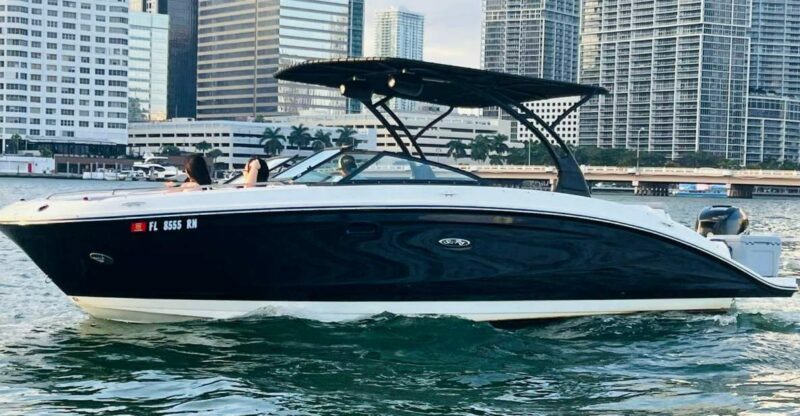 Miami: Guided Boat Tour with Champagne - Magical Sunsets and Dazzling Night Lights