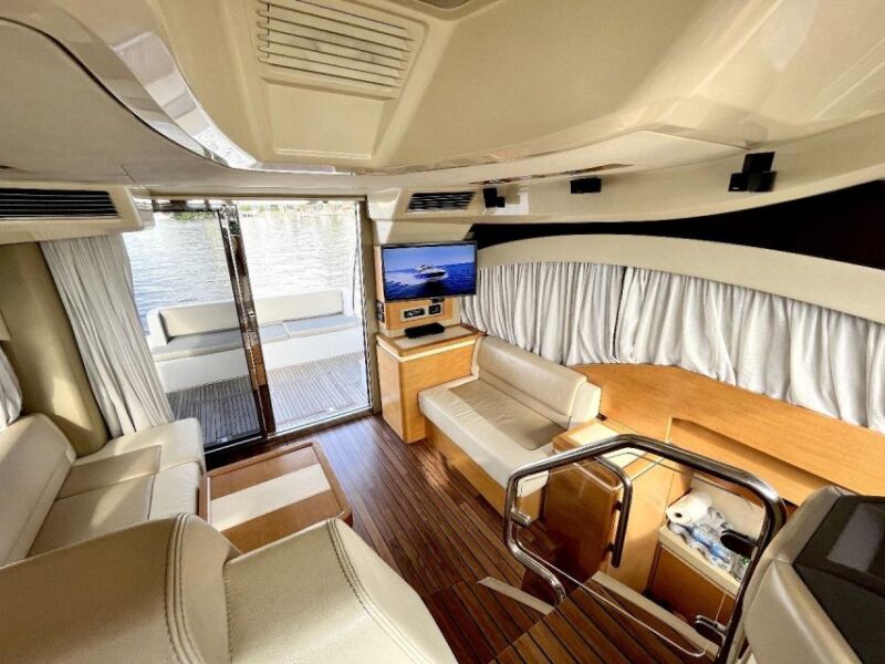 Miami: Luxury Voyages by Icon Yacht and Jets - Unparalleled Luxury and Service