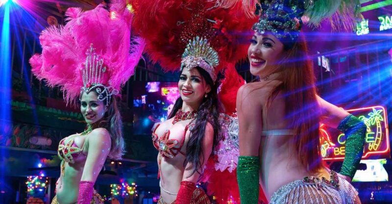 Miami: Mangos Tropical Cafe Dinner & Show - Dining Experience