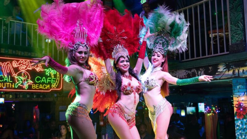 Miami: Mangos Tropical Cafe Dinner & Show - Accessibility and Amenities