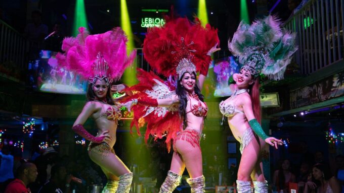 Miami: Mangos Tropical Cafe Dinner & Show - Meeting Point and Attire