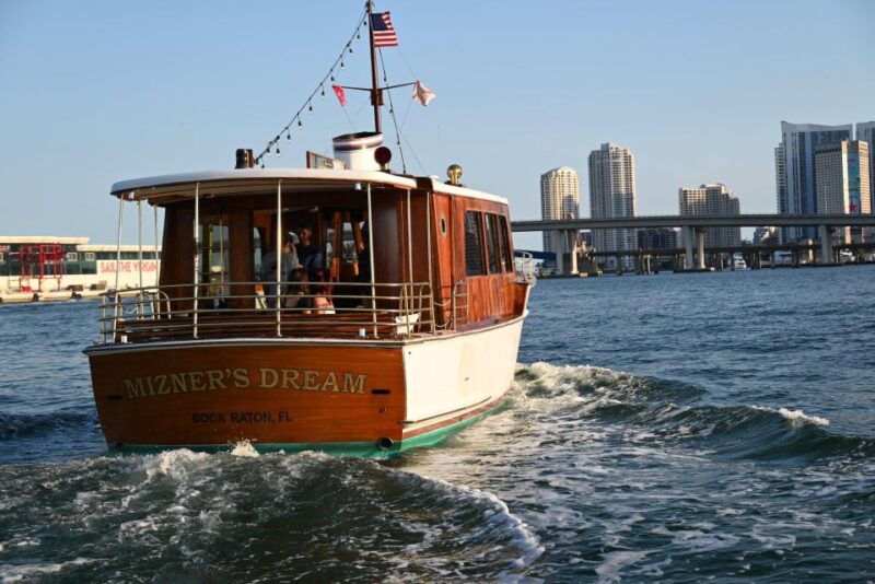 Miami: Miami Skyline Vintage Yacht Cruise, - Onboard Amenities