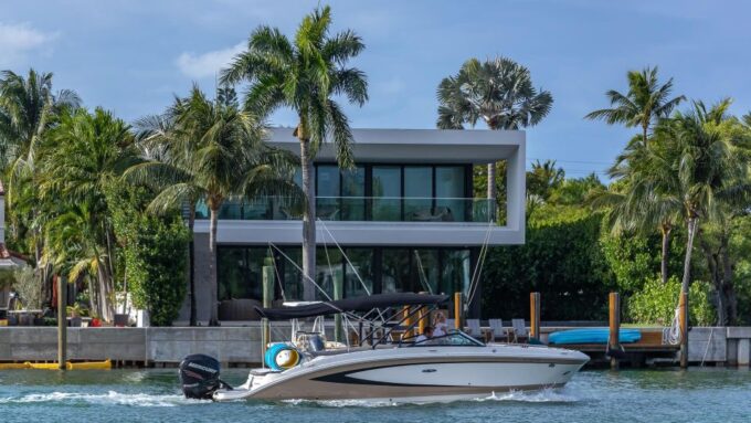 Miami: Miami Skyline Vintage Yacht Cruise, - Booking and Cancellation Policy