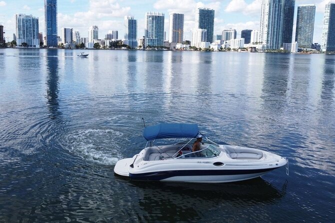 Miami Private Boat Rental for 11 Ppl, 2 & 4 Hrs Free Champagne - Meeting and Pick-up