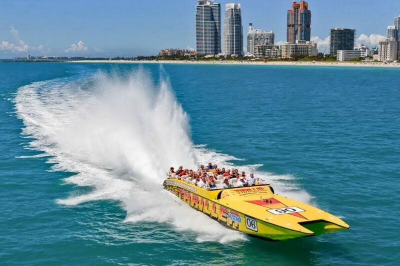 Miami: Sightseeing Speedboat Tour - Guides and Atmosphere