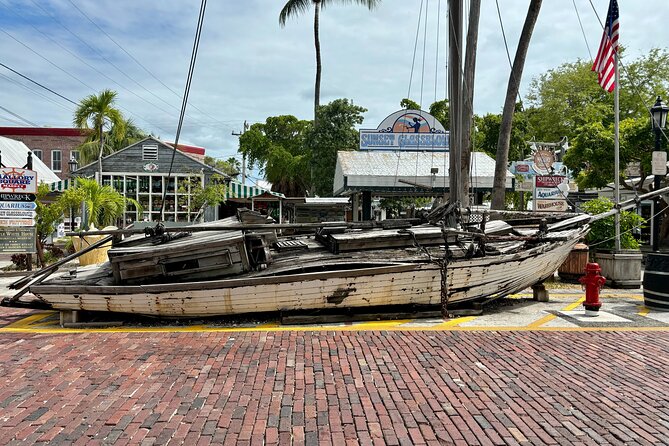 Miami to Key West Roundtrip Bus Tour With Narration - Clean Bus, Helpful Driver, and Engaging Tour Guide