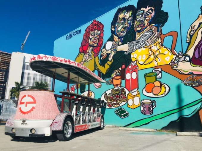 Miami: Wynwood Party Bike Bar Crawl - Souvenir Cup for Drinks