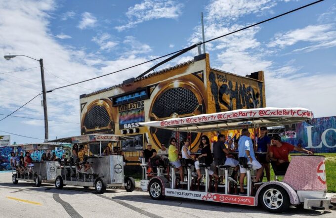 Miami: Wynwood Party Bike Bar Crawl - Ideal for Groups and Solo Travelers